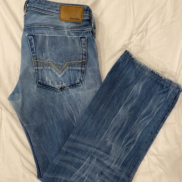Diesel Straight Leg Jeans Size 32 - Picture 1 of 4